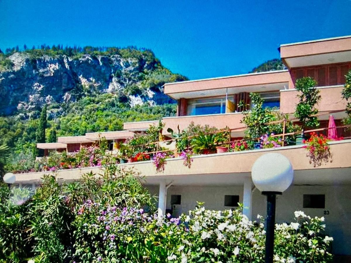ריבה דל גארדה Appartamento Peppino Mit Seeblick Und Pool מראה חיצוני תמונה